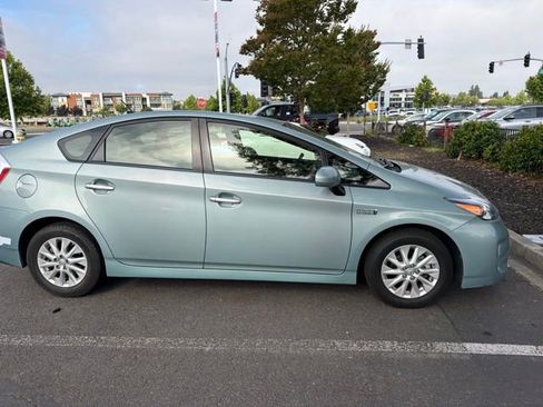 Used 2015 Toyota Prius Prime Plug-In Hybrid FWD image 3
