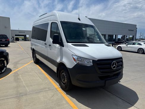Used 2025 Mercedes-Benz Sprinter 2500 image 3