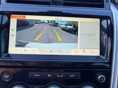 Used 2017 Land Rover Discovery HSE AWD/4WD image 15