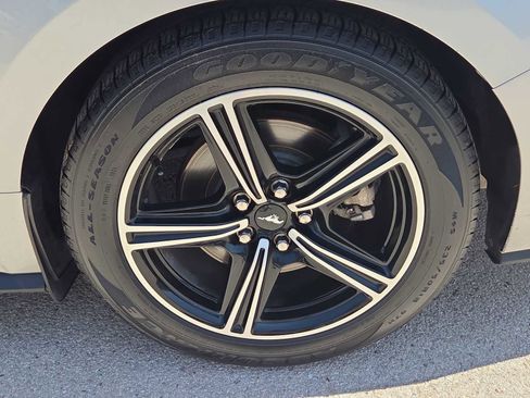 Used 2024 Ford Mustang Convertible RWD image 11