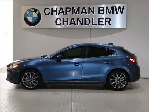 Used 2018 MAZDA MAZDA3 Touring FWD image 3