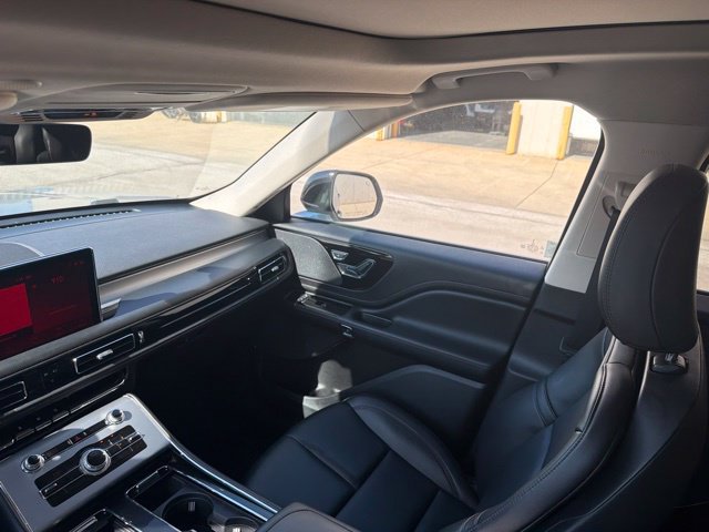Used 2024 Lincoln Aviator AWD w/ Premium Package image 20