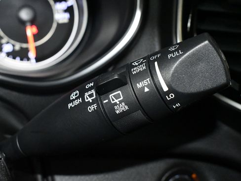 Used 2019 Jeep Cherokee Limited image 28