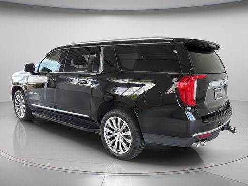 Used 2022 GMC Yukon XL Denali RWD image 3