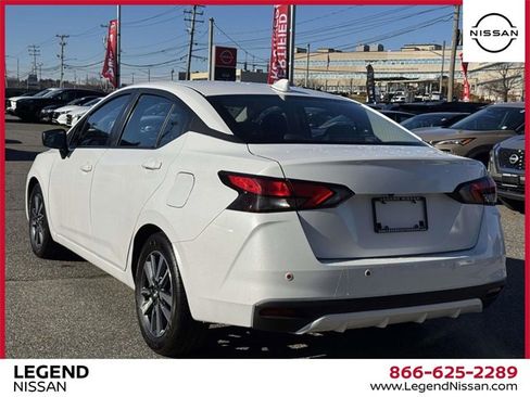 Used 2022 Nissan Versa SV image 7
