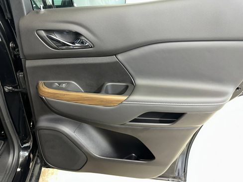 Certified 2023 GMC Acadia SLE w/ Driver Convenience Package image 28