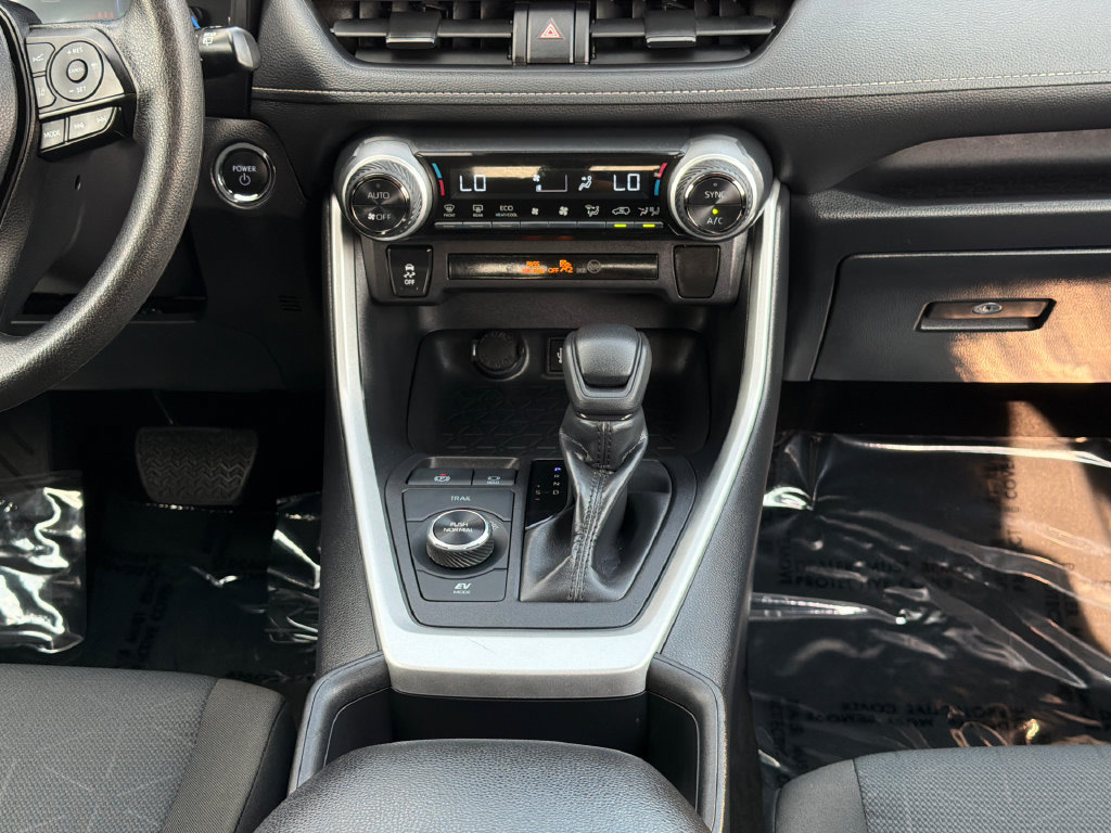 Used 2025 Toyota RAV4 XLE AWD/4WD image 14
