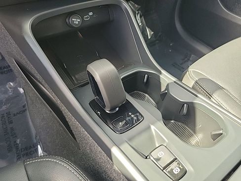 Used 2025 Volvo XC40 B5 Core image 22