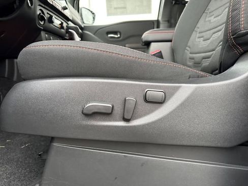 Certified 2025 Nissan Frontier PRO-4X image 15