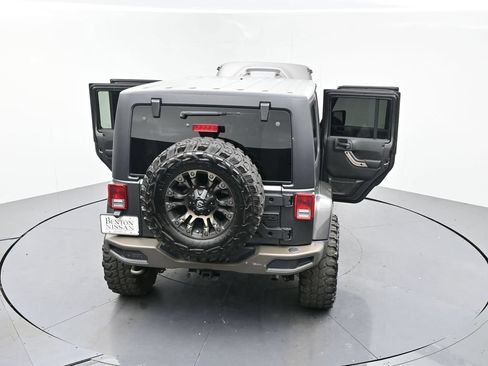 Used 2017 Jeep Wrangler Unlimited Sahara AWD/4WD image 27