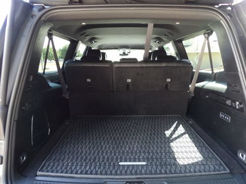 Used 2024 Jeep Wagoneer L Series II w/ Flexible Seating Group AWD/4WD image 10