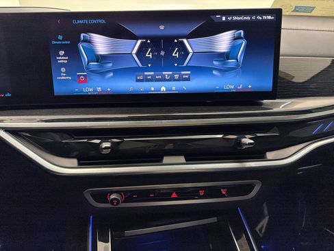 Used 2025 BMW X7 M60i AWD/4WD image 19