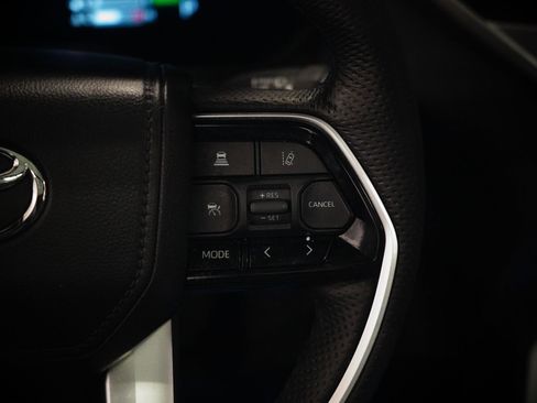 Used 2024 Toyota Sequoia Platinum image 19