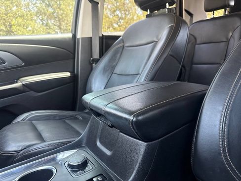 Used 2021 Chevrolet Traverse Premier w/ Redline Edition FWD image 24
