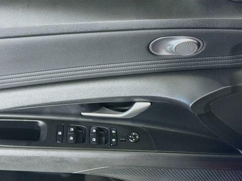 Used 2025 Hyundai Elantra SEL FWD image 24