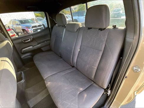 Used 2019 Toyota Tacoma TRD Sport AWD/4WD image 29