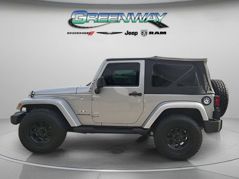 Used 2017 Jeep Wrangler Sahara w/ Connectivity Group image 2