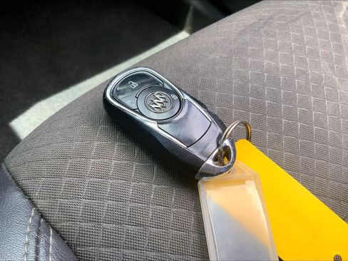 Used 2021 Buick Encore Preferred w/ Safety Package II FWD image 19