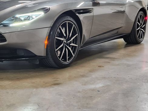 Used 2021 Aston Martin DB11 Coupe RWD image 22