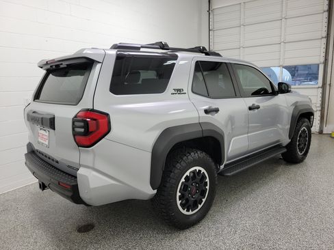 Certified 2025 Toyota 4Runner TRD Off-Road AWD/4WD image 3