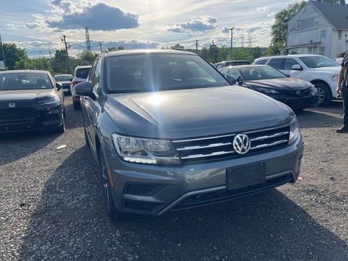 Used 2020 Volkswagen Tiguan SE AWD/4WD image 2