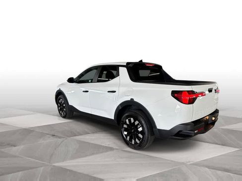 Used 2025 Hyundai Santa Cruz SE FWD image 6