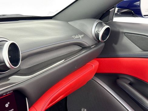 Used 2019 Ferrari Portofino RWD image 38