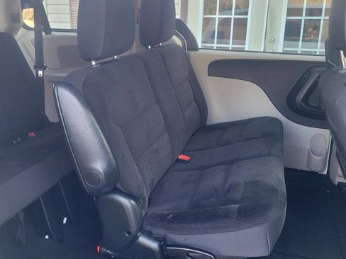 Used 2018 Dodge Grand Caravan SE w/ UConnect Hands-Free Group image 24