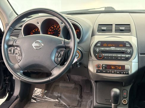 Used 2003 Nissan Altima 3.5 SE image 25