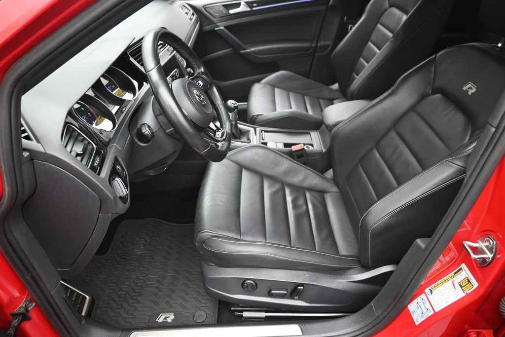 Used 2017 Volkswagen Golf R 4-Door AWD/4WD image 16