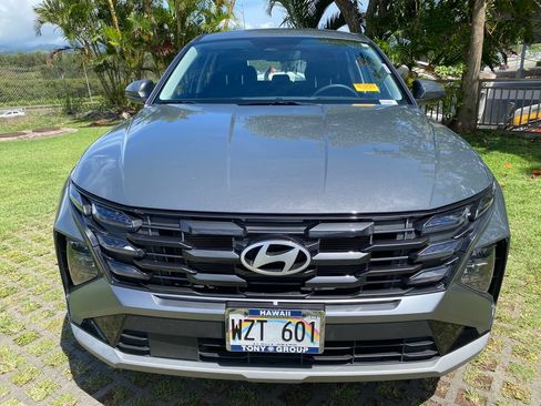Used 2025 Hyundai Tucson SE FWD image 2