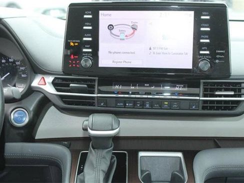 Certified 2024 Toyota Sienna XLE image 13