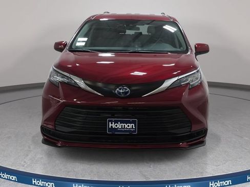 Certified 2023 Toyota Sienna LE FWD image 2