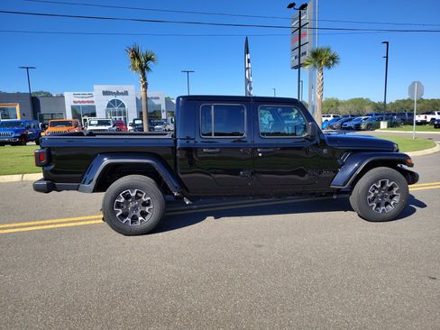 New 2025 Jeep Gladiator Sport w/ Premium Package image 9