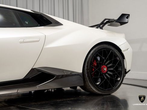 Used 2023 Lamborghini Huracan STO image 25