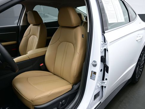 Certified 2026 Hyundai Sonata Limited FWD image 12