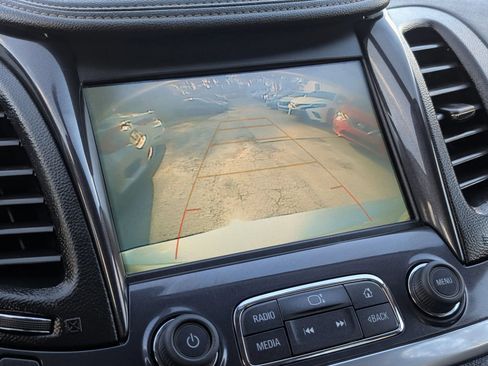 Used 2019 Chevrolet Impala LT FWD image 27