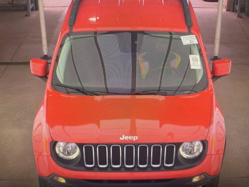 Used 2016 Jeep Renegade Latitude image 2