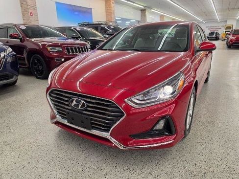 Used 2019 Hyundai Sonata SE FWD image 2