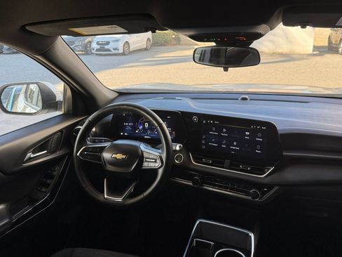 Used 2025 Chevrolet Equinox LT FWD image 30