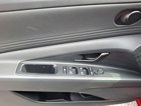 Used 2025 Hyundai Elantra Sport FWD image 17