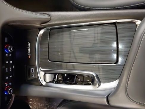 Used 2024 Buick Enclave Premium AWD/4WD image 29