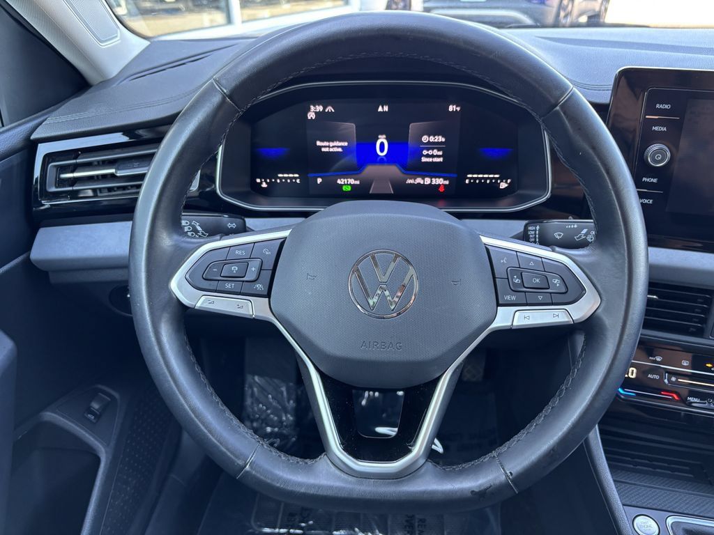 Used 2025 Volkswagen Jetta SE FWD image 13