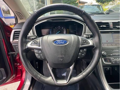 Used 2019 Ford Fusion SEL FWD image 21