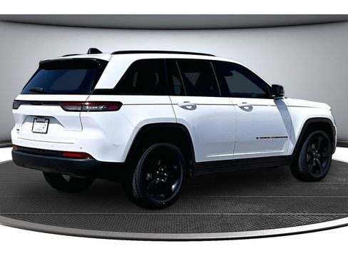 Certified 2023 Jeep Grand Cherokee Altitude AWD/4WD image 18