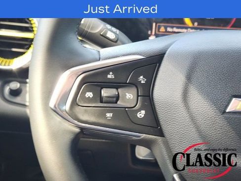 Used 2024 Chevrolet Trax LT w/ Sunroof Package image 37