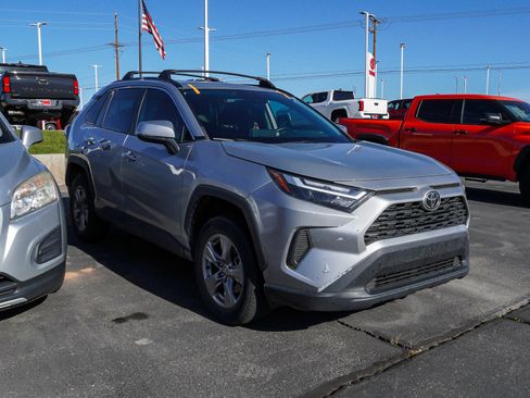 Used 2022 Toyota RAV4 XLE w/ Convenience Package AWD/4WD image 2