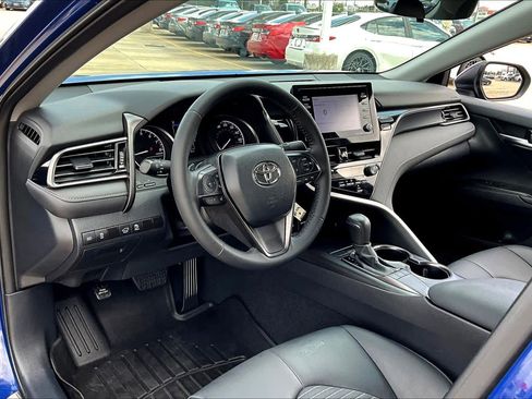 Used 2024 Toyota Camry SE image 17