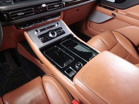 Used 2020 Lincoln Aviator Black Label w/ Dynamic Handling Package image 8