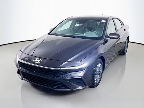 Used 2024 Hyundai Elantra SEL FWD image 4